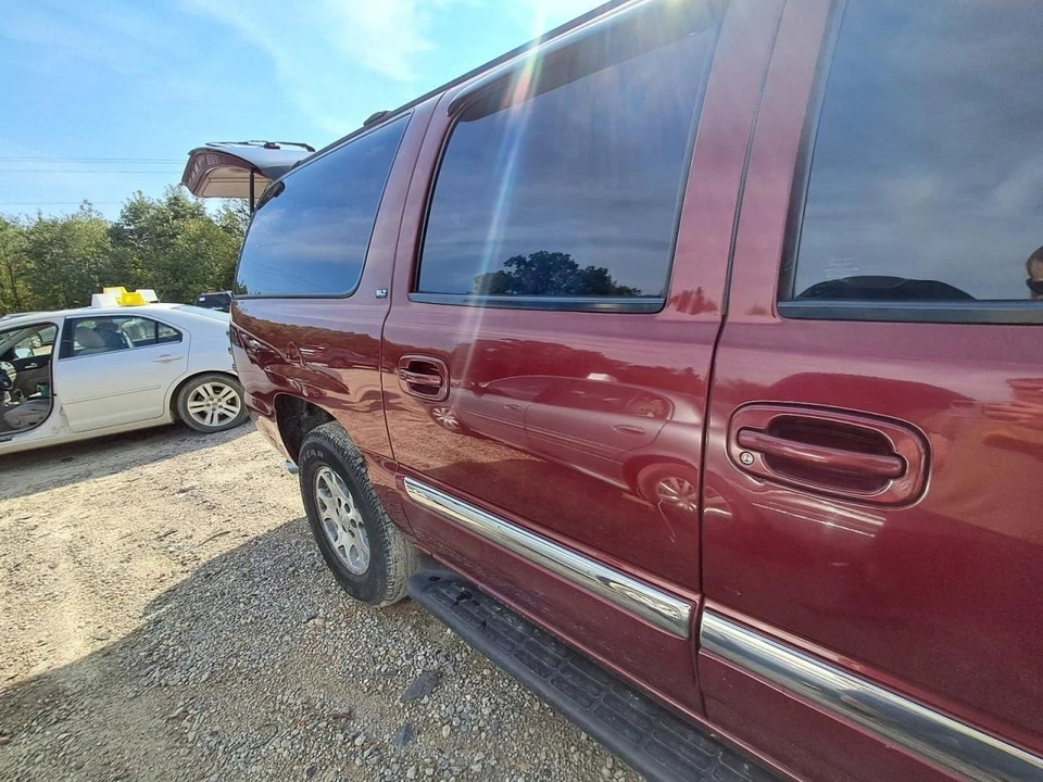 2002 GMC Yukon XL Passenger Right Door Red Used 4DR SUV Local Pick Up Only - Image 1 of 4