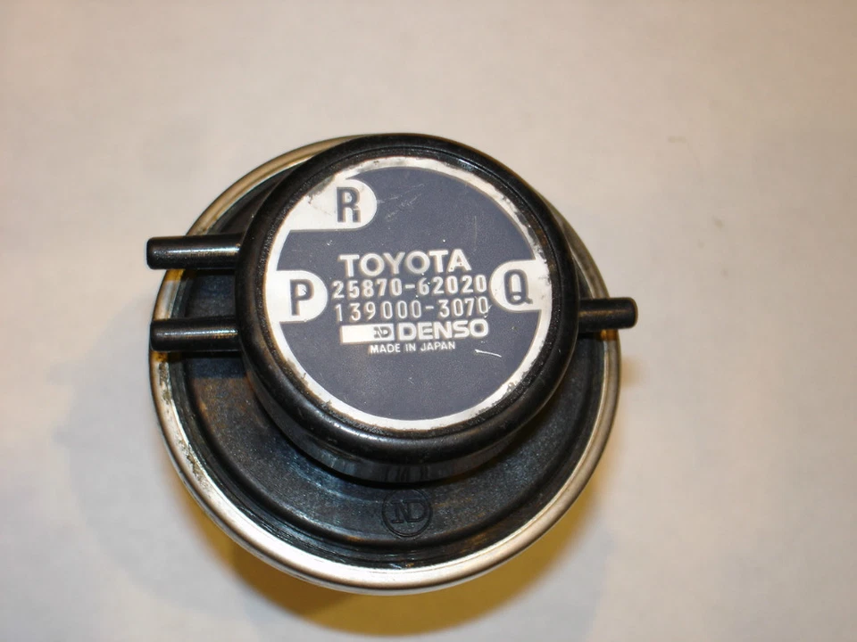 MODULADOR DE VACÍO VÁLVULA DE RECIRCULACIÓN DE GASES DE ESCAPE TOYOTA OEM 25870-62020 Foto 1 de 2