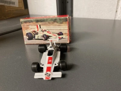 Modellino macchinina auto corsa POLISTIL F1 LOLA T370 #23 RJ9. Lunghezza cm 7,5 - Immagine 1 di 4