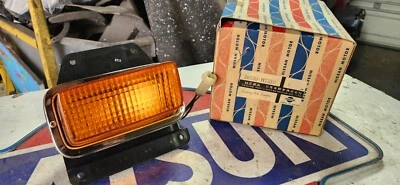 Datsun b210 75-78 NOS Front Right Turn Signal Assembly  ( 1x) 26120-H7210 - Image 1 of 2