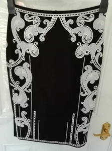 Karen Millen Size 8 Black White Pencil Skirt Lace Embroidered Lined Back Zip - Picture 1 of 7