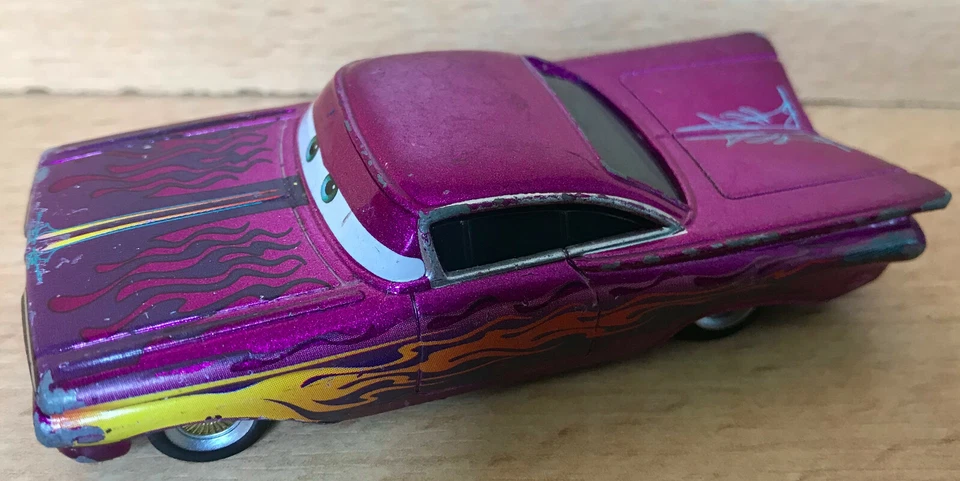 VOITURE METAL DIE CAST DISNEY LE MONDE DE CARS RAMONE VERSION VIOLET - Photo 1/1