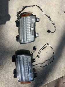 Factory Fender DRL Park Turn OEM for 2018-2024 Jeep Wrangler JL - Picture 1 of 18
