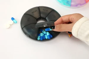 pill box weekly daily dispenser organizer holder tablet medicine jewlery storage - Picture 1 of 16