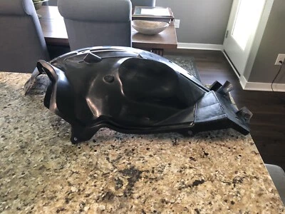 Frente direita, passageiro, forro de para-lama, 2011 Nissan Cube, protetor contra respingos - Imagem 1 de 4