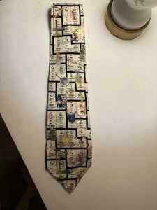 Cravatta seta CHIMICA PERIODICA TAVOLA ELEMENTI LABORATORIO SCIENTIFICO museo manufatti - Foto 1 di 5