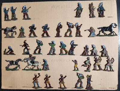 JUEGO 36 FIGURAS PLANAS DE ESTAÑO COMANCHE Y PIES NEGROS INDIOS NATIVOS AMERICANOS VINTAGE Foto 1 de 4