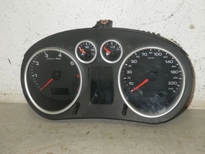 Speedometer instrument cluster cleaning marks on the windows Audi A2 (8Z0) 1.4 - Picture 1 of 1