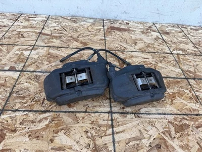 JUEGO DE PINZAS DE FRENO DELANTERAS PASTILLAS PINZA LEXUS IS300 IS350 (2014-2020) OEM Foto 1 de 4