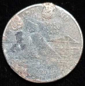 2001 Rhode Island State Damaged Quarter - Picture 1 of 4