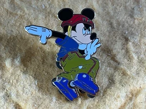 D13-17 DISNEY PIN - MICKEY MOUSE ROLLERBLADING - 2003 - NEU - Bild 1 von 2