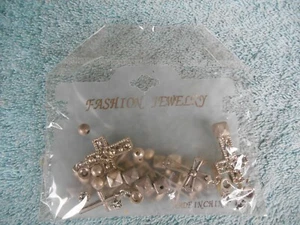 NUEVO EN PAQUETE JOYERÍA DE MODA COLGANTES CRUZADOS Y CUENTAS SURTIDOS. - Imagen 1 de 6