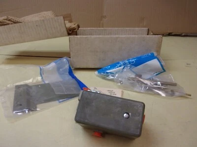 Johnson Controls 17-75-1 , V-9502-0021 , V9951-V9558 Actuator - Image 1 of 4