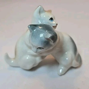 FIGURA DE GATO DE COLECCIÓN Dos Gatitos Abrazando GATITO DE PORCELANA Animal Coleccionable - Imagen 1 de 7