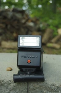 USED Pentax Model AF-200S Shoe Mount Flash with case - Picture 1 of 4