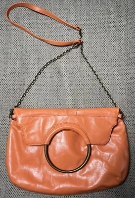Bolso Hobo de Hombro Hobo International Grande Anillo Solapa Cuero Negro Esmaltado ¡Bonito! Foto 1 de 4