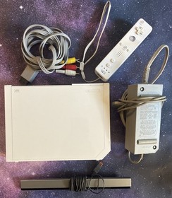 Nintendo Wii Console Lot (RVL-001) w/ Wiimote & Sensor Bar , Cables  (White)