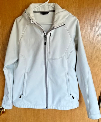 Jaqueta Kirkland Signature feminina casca macia tamanho grande branca com capuz leve - Imagem 1 de 4