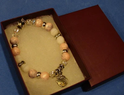 Pulsera elástica Hello Kitty para niñas pequeñas cuentas rosa y blanco 5,5" con caja de regalo Foto 1 de 4