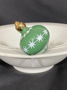 New Nora Fleming A190 RETIRED GREEN CHRISTMAS ORNAMENT Mini Platter Charm - Picture 1 of 5