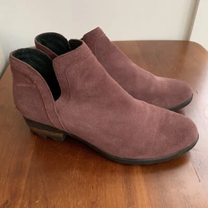 Sorel Lola Ankle Boot Bootie Sz 10.5 M Cut Out Waterproof Suede Plum Shoes - Picture 1 of 9