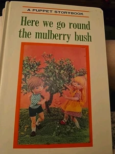Vintage 1968  Here We Go Round Muberry Bush Puppet Story Book Grosset & Dunlap  - Picture 1 of 6