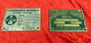 LOTTO 2 TARGHETTE MOTORE DIESEL FAIRBANKS MORSE 4,5" X 3" VINTAGE (EZS001988) - Foto 1 di 8
