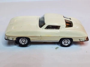 AURORA 63 WHITE CORVETTE AND CHASSIS, HO Slot TJET ,CHROME RIMS & RUBBER TIRES - Picture 1 of 7