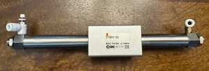 SMC CY3B15-125 Magnetically Coupled Rodless Cylinder (125mm Stroke) - Foto 1 di 4