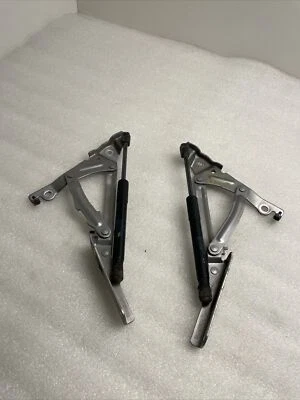 2012 MAZDA 3 SEDAN REAR LEFT AND RIGHT TRUNK LID HINGE ASSEMBLY, OEM Foto 1 de 4