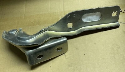 Hood Hinge Front Left SEAT LEON 5F 5F5 290 CUPRA 5F0823301B - Image 1 of 4