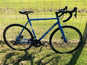 Soma Fog Cutter Custom Road Bike 56cm Ultegra 11 Speed Disc Brakes Carbon Fork - Picture 1 of 6