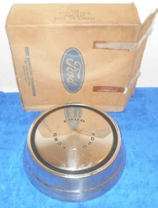 1975 1976 1977 1978 1979 Ford E250 E350 Econoline Van NOS WHEEL COVER HUB CAP - Picture 1 of 4