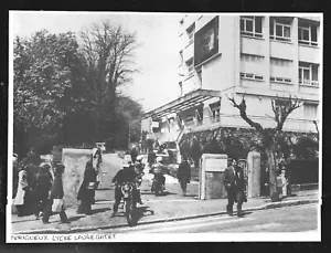 1979 -- PERIGUEUX . SORTIE DU LYCEE LAURE GATET . 4B823 - Foto 1 di 1