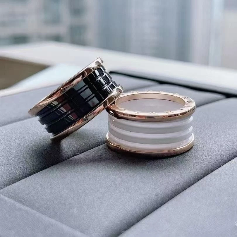 Anillo de primavera de moda titanio-acero-cerámica más vendido para hombre y mujer. Foto 1 de 4