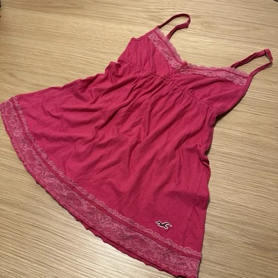 Camiseta sin mangas Hollister Baby Doll de encaje Foto 1 de 4