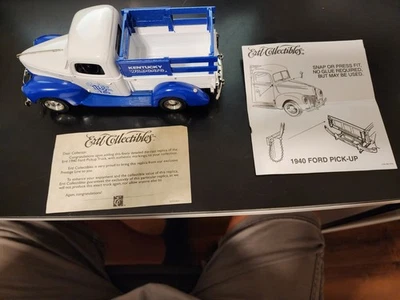 Caminhões UK Kentucky Wildcats 1940 Ford Pickup Truck Ertl série 1/25 DIECAST - Imagem 1 de 4