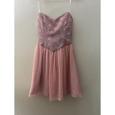 Vestido de festa B. Darlin rosa lantejoulas de renda sem alças coquetel de volta ao lar (A718) - Imagem 1 de 3