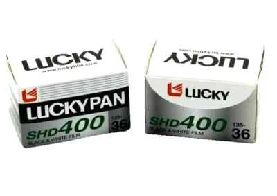 Lucky Film SHD400 B&W 负片 DX 胶片(35 毫米卷膜,36 张曝光)2 件装 — 第 1/4 张图片