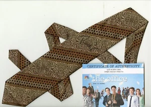 THE OFFICE Dwight Shrute Official Prop Neck Tie SIGN RAINN WILSON DAD/GRAD COA!! - Picture 1 of 3