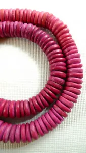 150 Dyed Red/Pink Natural COCONUT SHELL DISC BEADS Flat - Picture 1 of 2