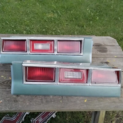 1979 Chevrolet Impala Stop Tail Lights Pair Bezels Housings Filler Panels Foto 1 de 4