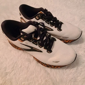 Brooks Ghost 15 White Tiger Running Sneaker Shoes 1203801B103 Women sz 8.5 EUC - Picture 1 of 10