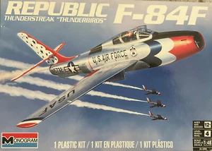 Avión de combate Revell F-84F Thunderstreak ''Thunderbirds'' - escala 1/48 - Imagen 1 de 7