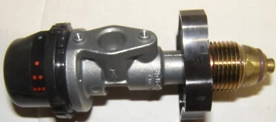 20-032-0001 Regulator NO THREADS DAYTON Pinnacle heaters 15K btu - Image 1 of 4