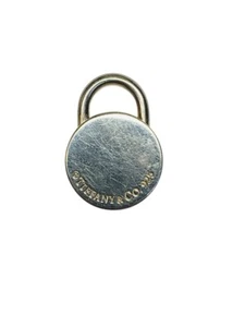 Tiffany & Co. Plata de Ley Clase de 07' Candado Redondo Dije - Imagen 1 de 11