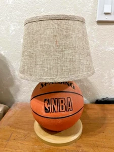 NBA Basketball Schreibtischlampe, kostenloser Versand - Bild 1 von 4