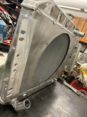 Радиатор Jeep Grand Wagoneer - Изображение 1 из 4