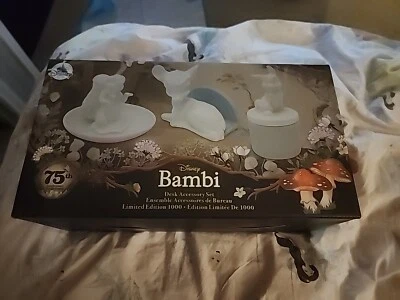 Juego de escritorio Disney Bambi 75 aniversario Bambi, golpeador y flor LE de 1.000 Foto 1 de 4