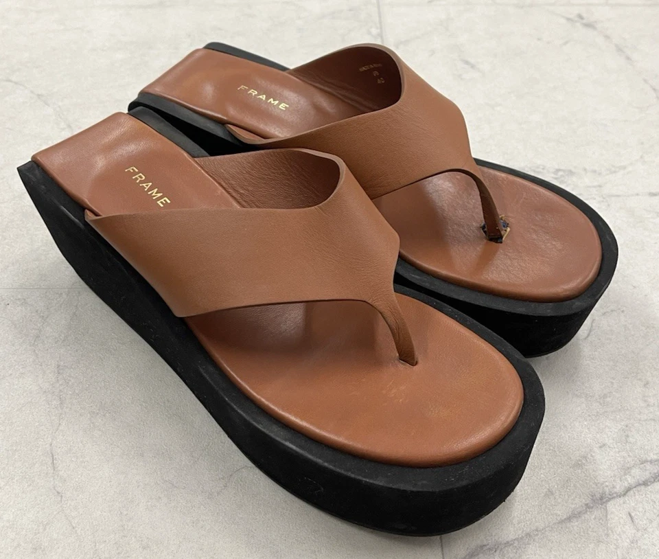 Sandalia con plataforma de tanga de cuero Le Ocean con marco propio en tabaco talla: 40 (EE. UU. 9) Foto 1 de 4